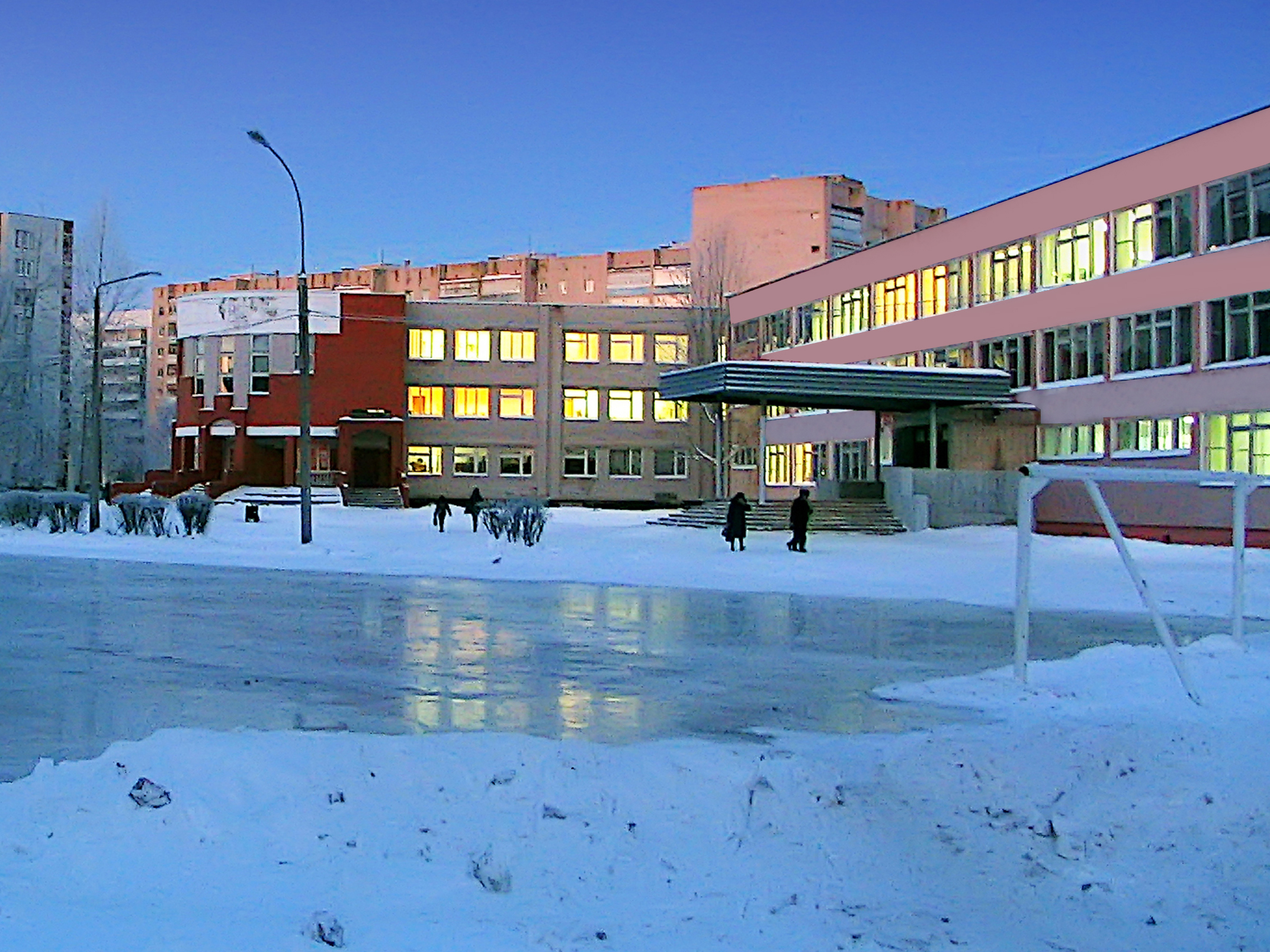 Фото ночной школы зимой
